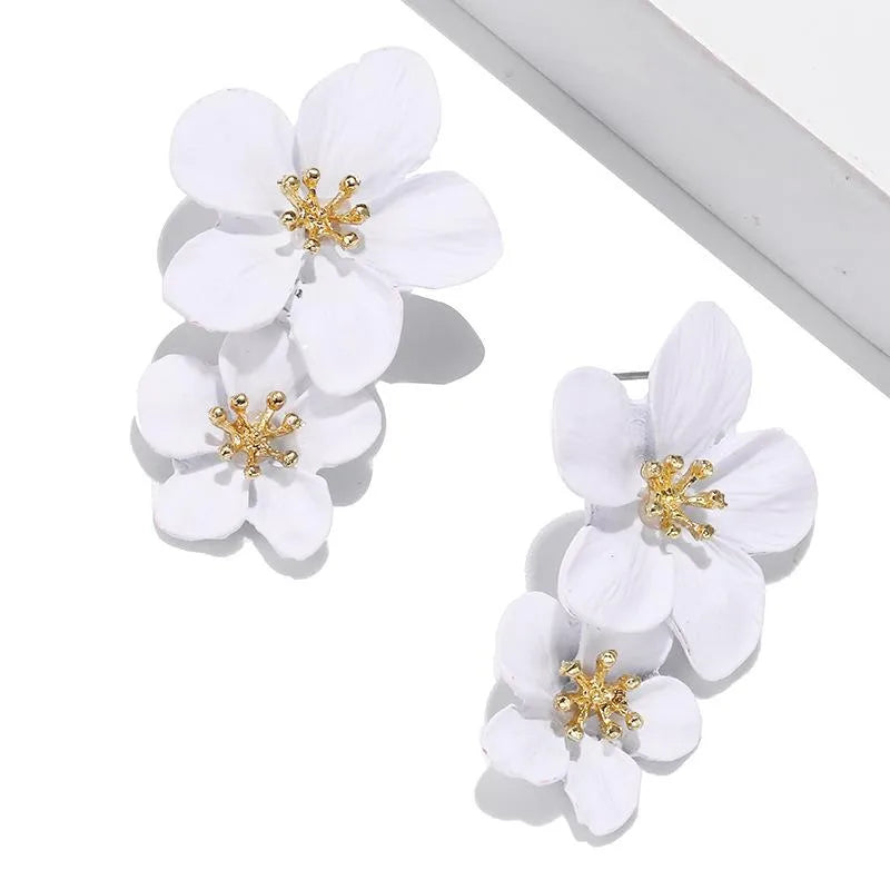 Flor de Maga Earrings White