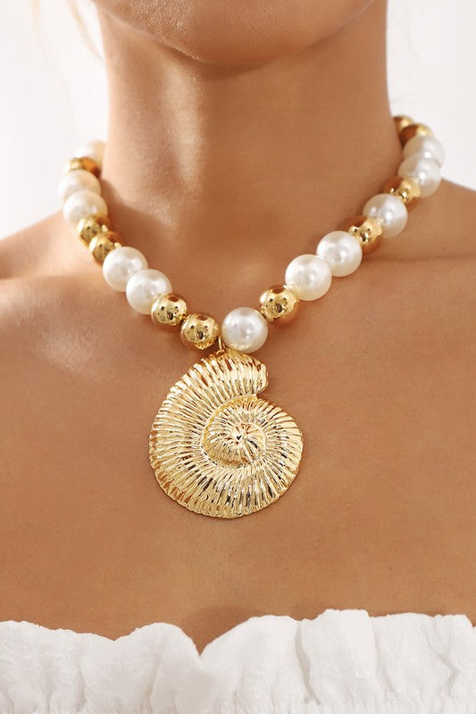 Conch Necklace - Gold