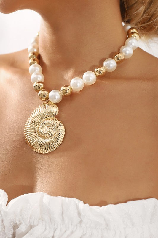 Conch Necklace - Gold