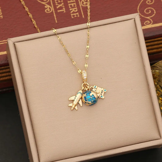 Travelers Fun Necklace Gold