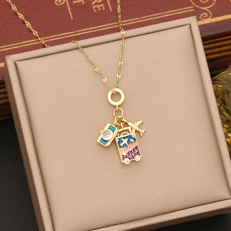 Travelers Fun Necklace Gold