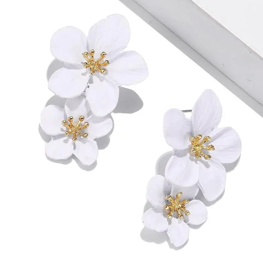 Flor de Maga Earrings White